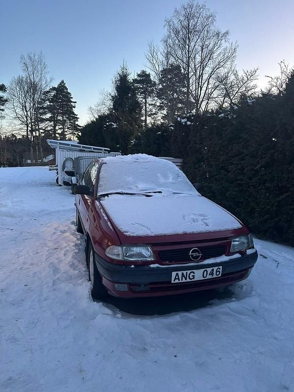 Begagnad Opel Astra 116 HK (85 kW) 1995 Röd