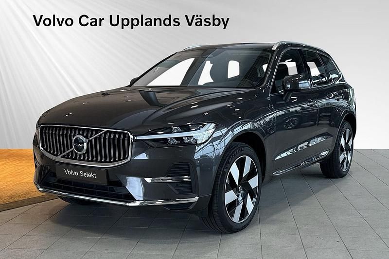 Grå Begagnad 2024 Volvo XC60 Core SUV | 529 900 kr (Marknadspris) - Bild 1/3
