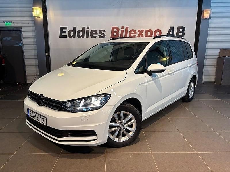 Vit Begagnad 2016 VW Touran Minibuss | 159 900 kr (Marknadspris) - Bild 1/4