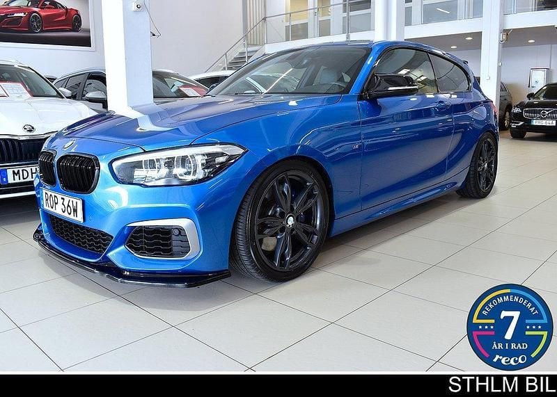 Blå Begagnad 2018 BMW M140 Efficient Dynamics Halvkombi | 369 000 kr (Lite dyr) - Bild 1/4