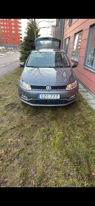 Grå Begagnad 2016 VW Polo | 130 000 kr (Lite dyr) - Bild 1/4
