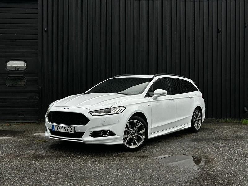 Vit Begagnad 2018 Ford Mondeo ST-Line Kombi | 159 900 kr (Marknadspris) - Bild 1/4
