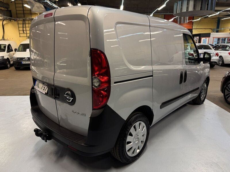 Begagnad Opel Combo 90 HK (66 kW) 2013 Grå Minibuss