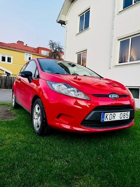 Begagnad 2010 Ford Fiesta Halvkombi | 32 000 kr (Marknadspris) - Bild 1/4
