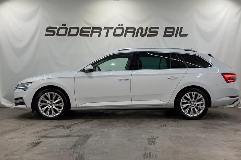 Begagnad Skoda Superb 218 HK (160 kW) 2021 Vit Kombi