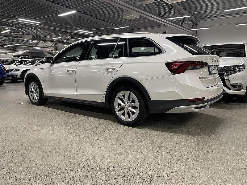 Begagnad Skoda Octavia Scout 150 HK (110 kW) 2022 Vit Kombi