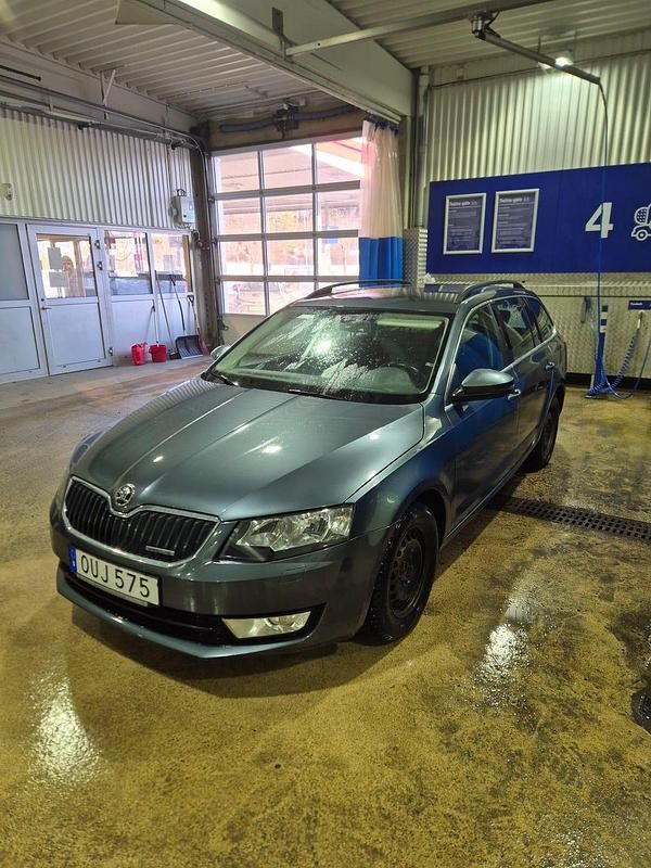 Begagnad 2015 Skoda Octavia Kombi | 92 000 kr (Marknadspris) - Bild 1/4