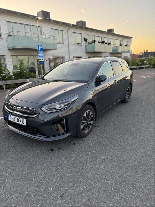 Grå Begagnad 2021 Kia Ceed Sportswagon Kombi | 189 000 kr (Superpris) - Bild 1/3