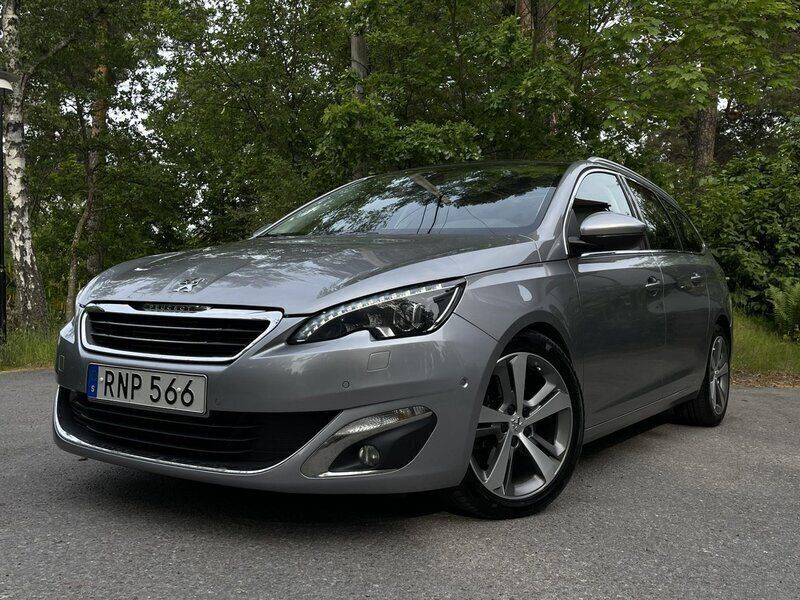 Grå Begagnad 2014 Peugeot 308 Allure Kombi | 105 900 kr (Marknadspris) - Bild 1/4