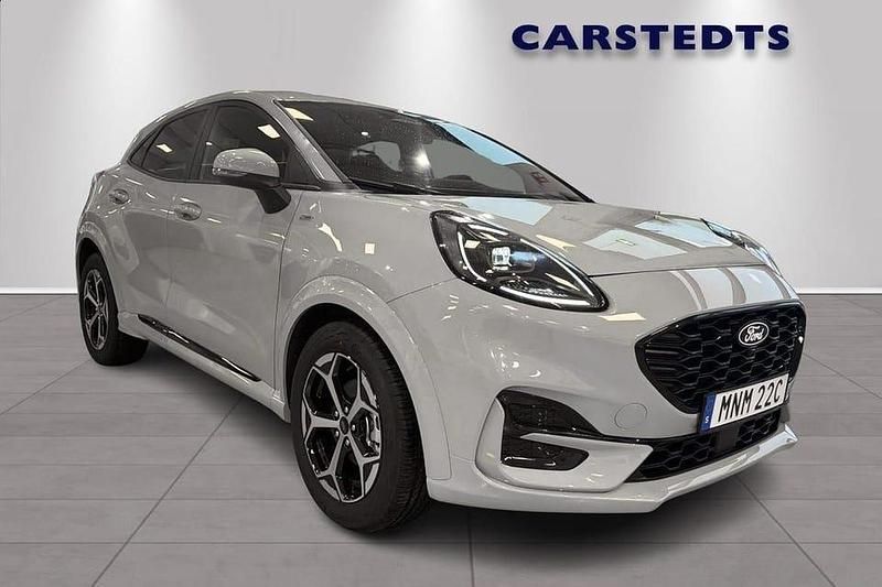 Grå Begagnad 2024 Ford Puma ST-Line SUV | 263 100 kr (Lite dyr) - Bild 1/4