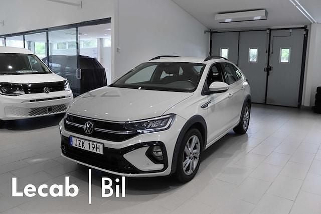 Grå (ascot gray) Begagnad 2022 VW Taigo R-line SUV | 219 500 kr (Marknadspris) - Bild 1/4