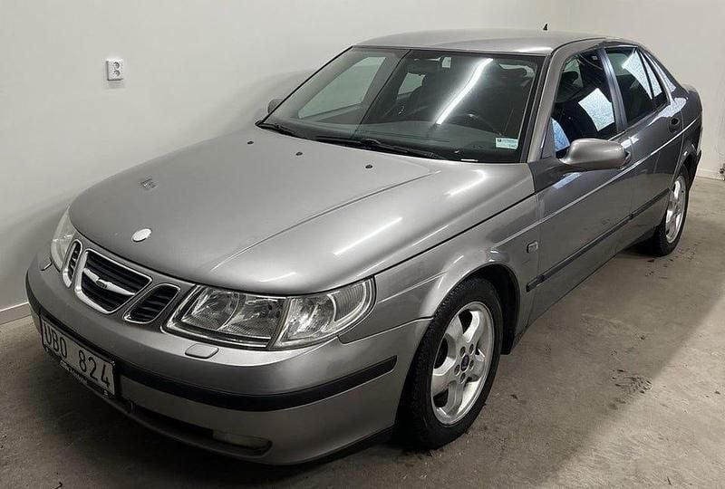 Grå Begagnad 2003 Saab 9-5 Linear | 29 900 kr (Marknadspris) - Bild 1/4