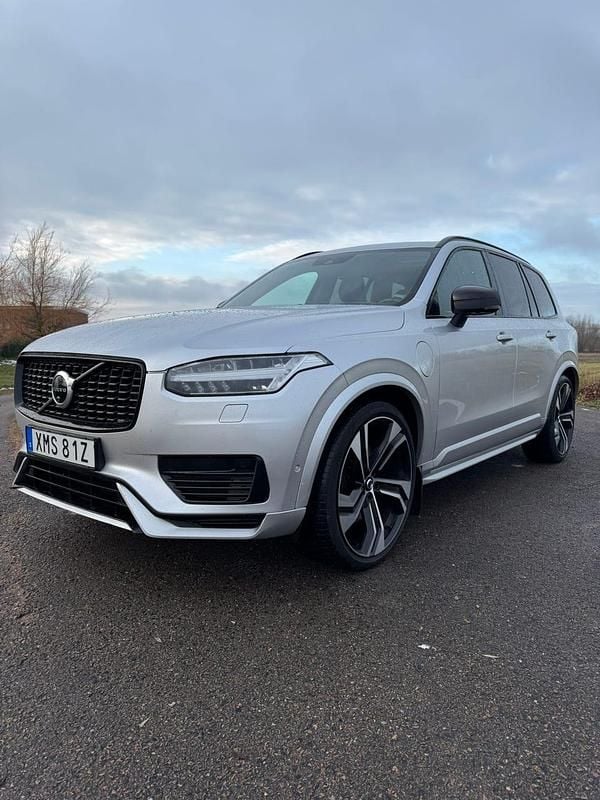 Bright silver metallic Begagnad 2021 Volvo XC90 R-Design Pro SUV | 509 000 kr - Bild 1/3