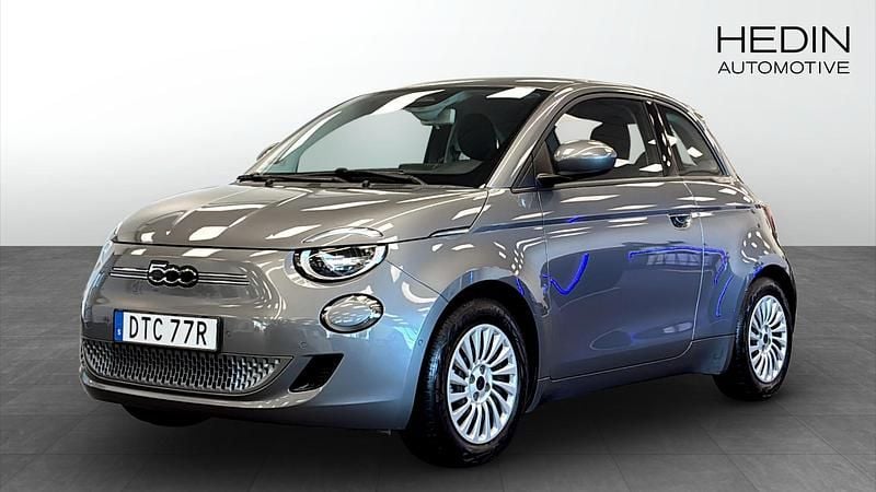 Grå (grey) Begagnad 2023 Fiat 500e Halvkombi | 259 900 kr (Dyr) - Bild 1/4