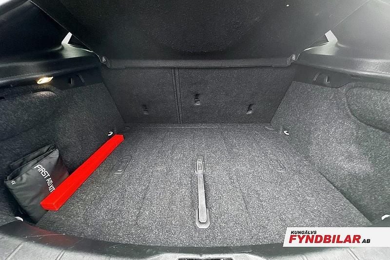 Begagnad Volvo V40 Kinetic 115 HK (84 kW) 2014 Vit Halvkombi