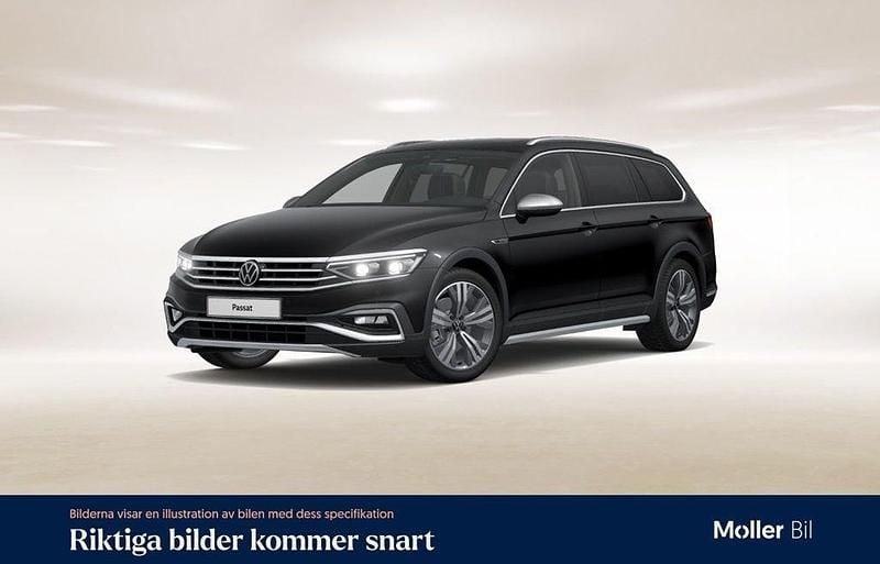 Svart (deep black pearl) Begagnad 2023 VW Passat Alltrack Kombi | 369 900 kr (Marknadspris) - Bild 1/4