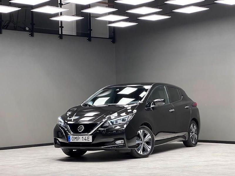 Svart Begagnad 2021 Nissan Leaf 360º Halvkombi | 169 900 kr (Marknadspris) - Bild 1/2