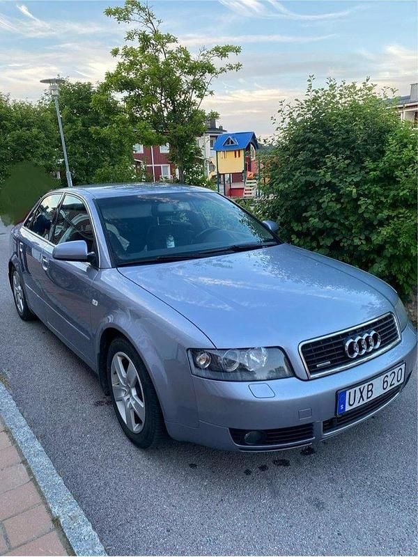 Silver Begagnad 2004 Audi A4 Sedan | 7 000 kr (Superpris) - Bild 1/2