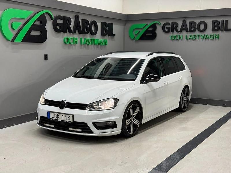 Vit Begagnad 2016 VW Golf VII R-line Kombi | 119 900 kr (Marknadspris) - Bild 1/4