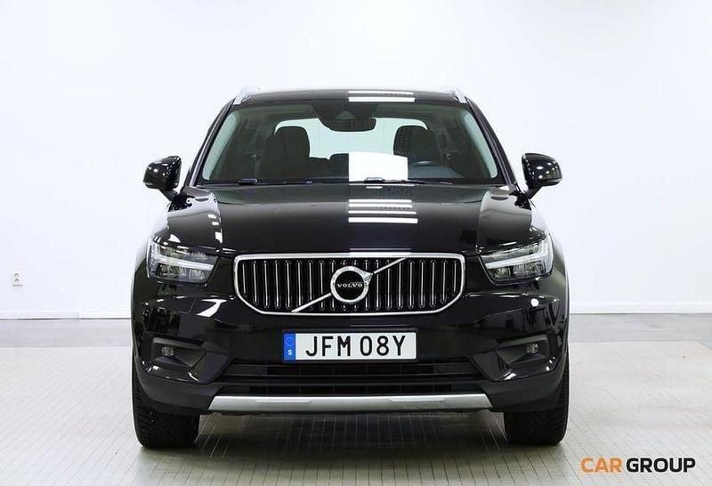 Svart Begagnad 2021 Volvo XC40 Inscription SUV | 289 900 kr (Bra pris) - Bild 1/4