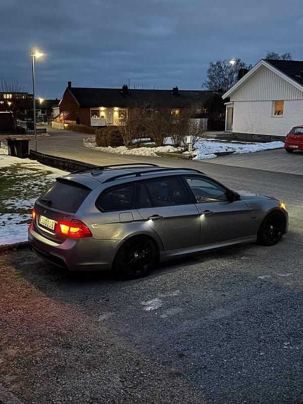 Begagnad BMW 330 245 HK (180 kW) 2010 Kombi