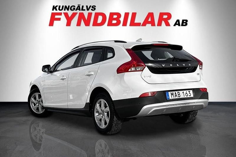 Begagnad Volvo V40 CC Momentum 114 HK (83 kW) 2014 Vit Kombi