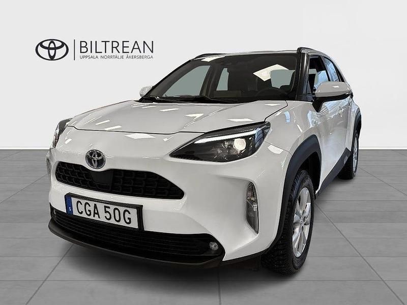Vit Begagnad 2023 Toyota Yaris Hybrid Active | 259 900 kr (Marknadspris) - Bild 1/3