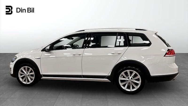 Begagnad VW Golf Alltrack 180 HK (132 kW) 2018 Vit Kombi