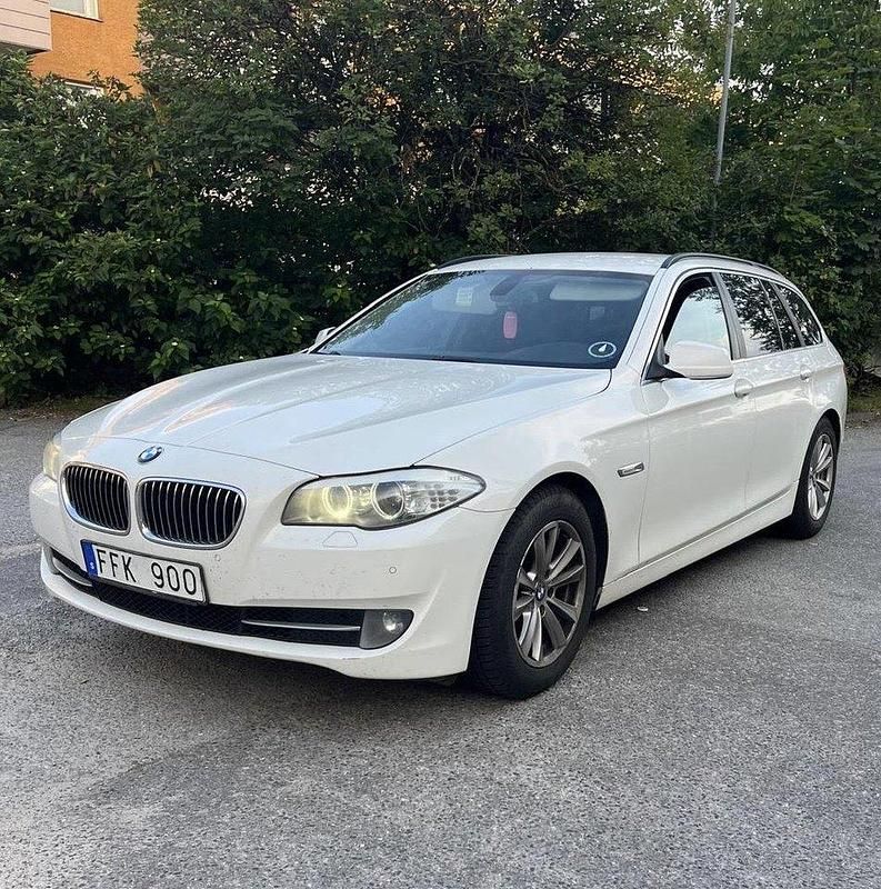 Vit Begagnad 2011 BMW 520 Kombi | 90 000 kr (Bra pris) - Bild 1/4