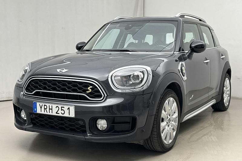 Grå Begagnad 2017 Mini Countryman SUV | 228 000 kr - Bild 1/4
