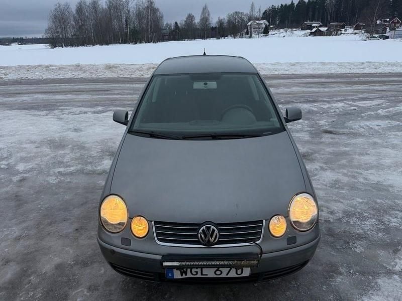 Grå Begagnad 2005 VW Polo Basis | 14 500 kr (Marknadspris) - Bild 1/4