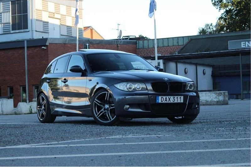 Grå Begagnad 2006 BMW 130 Comfort Edition Halvkombi | 130 000 kr - Bild 1/4
