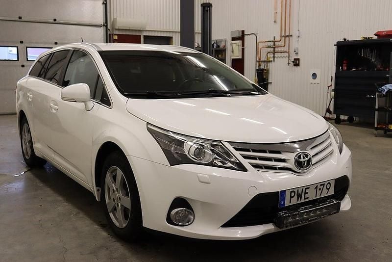 Begagnad Toyota Avensis Edition 124 HK (91 kW) 2014 Vit Kombi