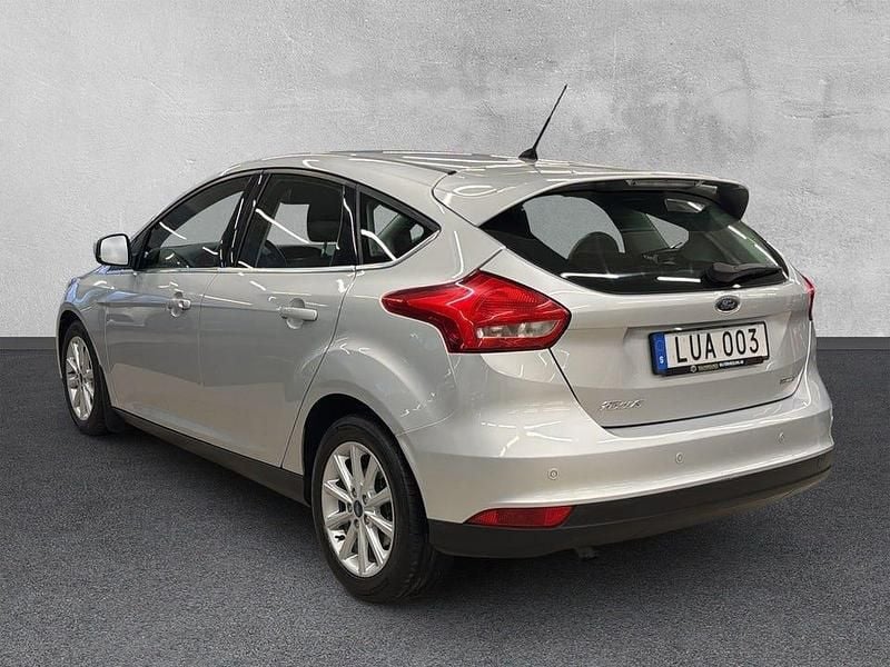 Begagnad Ford Focus Titanium 101 HK (74 kW) 2015 Grå Halvkombi