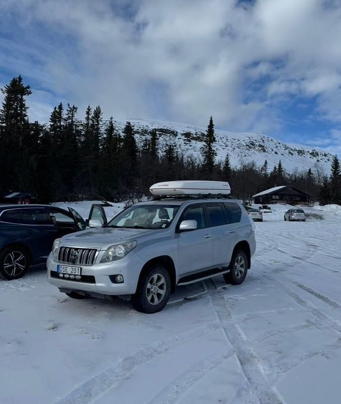 Begagnad 2013 Toyota Land Cruiser Executive SUV | 285 000 kr - Bild 1/4