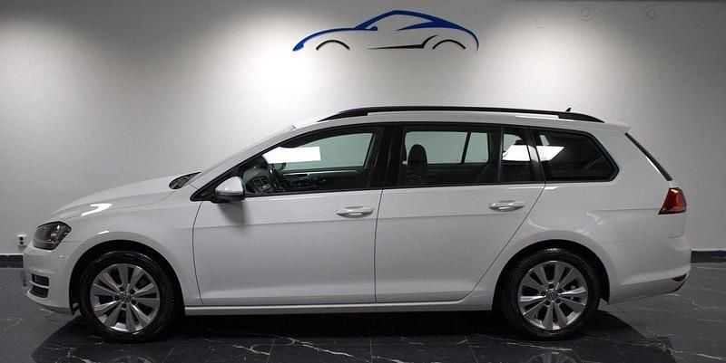 Vit Begagnad 2015 VW Golf VII Kombi | 154 900 kr (Marknadspris) - Bild 1/4