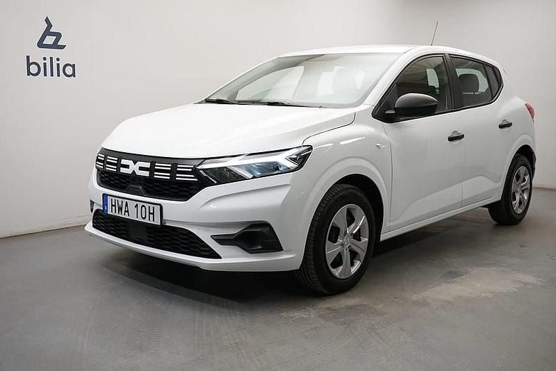 Vit Begagnad 2022 Dacia Sandero Essentiel Halvkombi | 124 900 kr (Marknadspris) - Bild 1/4