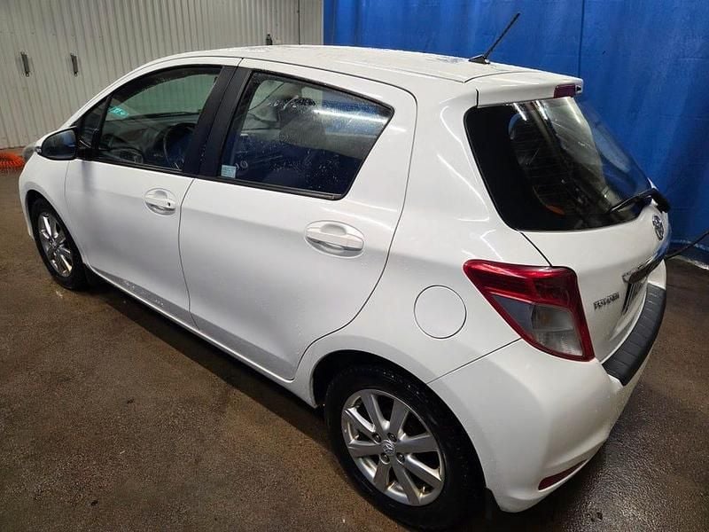 Begagnad 2012 Toyota Yaris Halvkombi | 90 000 kr (Dyr) - Bild 1/4