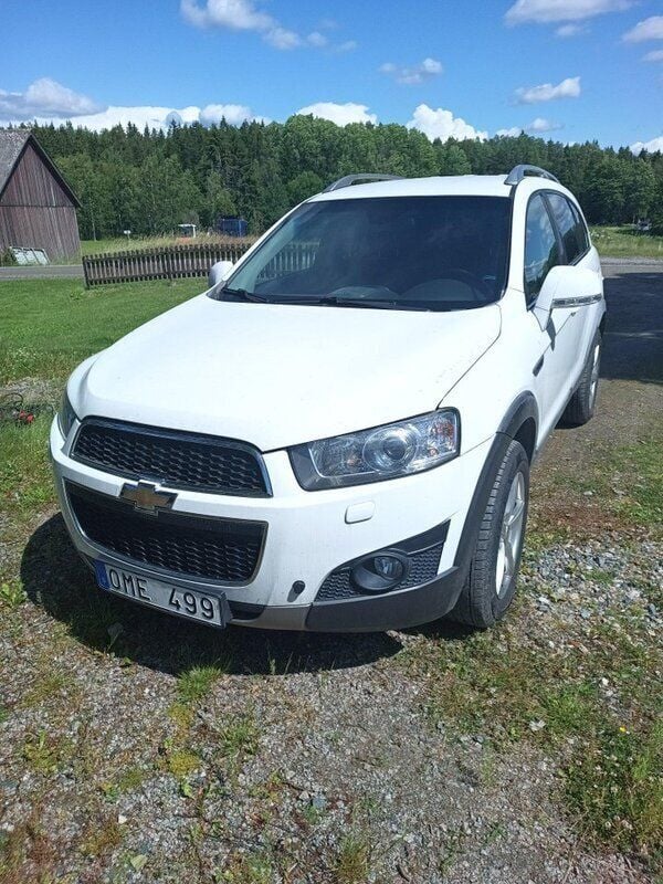 Vit Begagnad 2011 Chevrolet Captiva SUV | 70 000 kr (Marknadspris) - Bild 1/2