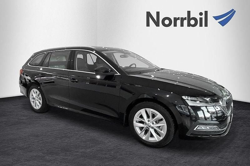 Black magic pärleffekt me Begagnad 2024 Skoda Octavia Style Kombi | 324 900 kr (Marknadspris) - Bild 1/4