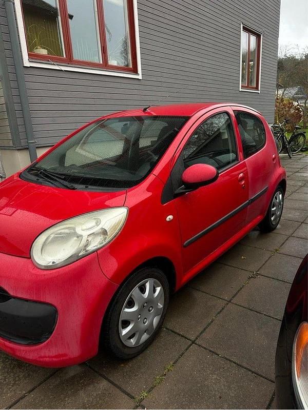 Röd Begagnad 2007 Citroën C1 Halvkombi | 22 500 kr (Marknadspris) - Bild 1/4