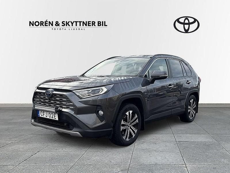 Mörkgrå Begagnad 2019 Toyota RAV4 Hybrid Executive SUV | 279 000 kr (Marknadspris) - Bild 1/3