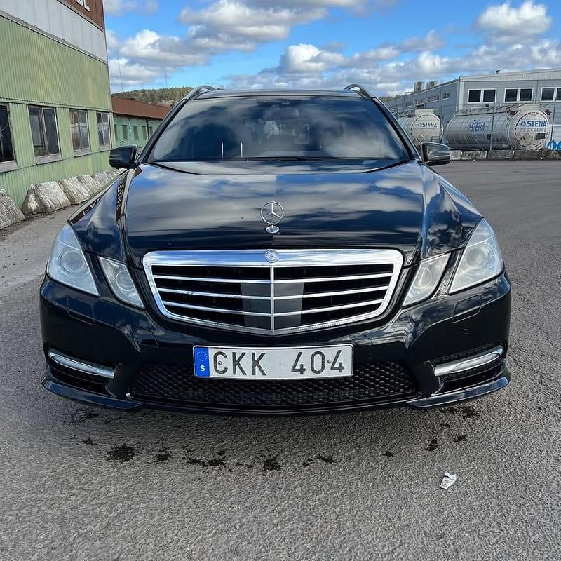 Begagnad Mercedes E350 265 HK (194 kW) 2012 Obstanit svart metalic