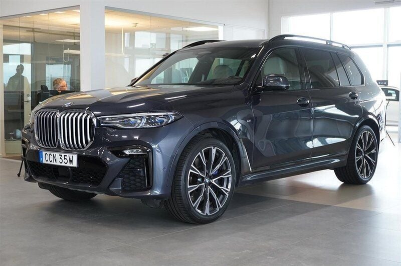 Grå Begagnad 2019 BMW X7 M Sport SUV | 619 800 kr - Bild 1/4