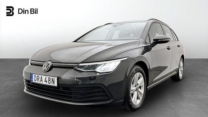 Mörkgrå Begagnad 2024 VW Golf VIII Kombi | 279 900 kr (Marknadspris) - Bild 1/4