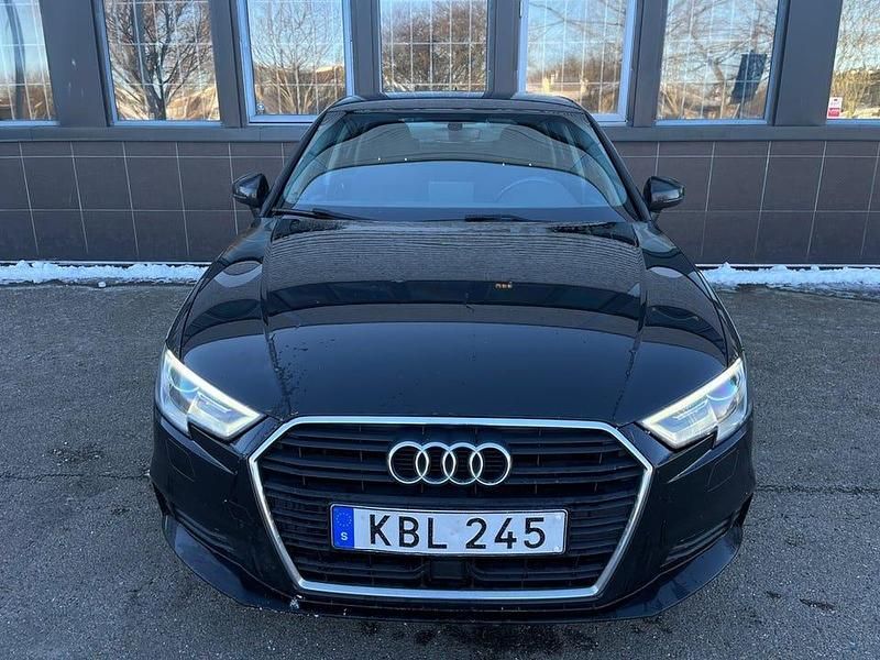 Begagnad Audi A3 Comfort 116 HK (85 kW) 2017 Svart