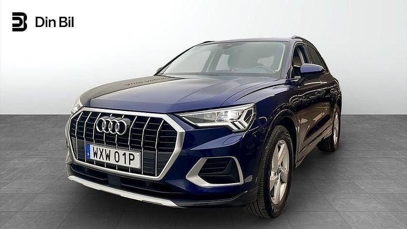 Navarrablå metallic Begagnad 2023 Audi Q3 Advanced SUV | 319 000 kr (Marknadspris) - Bild 1/4