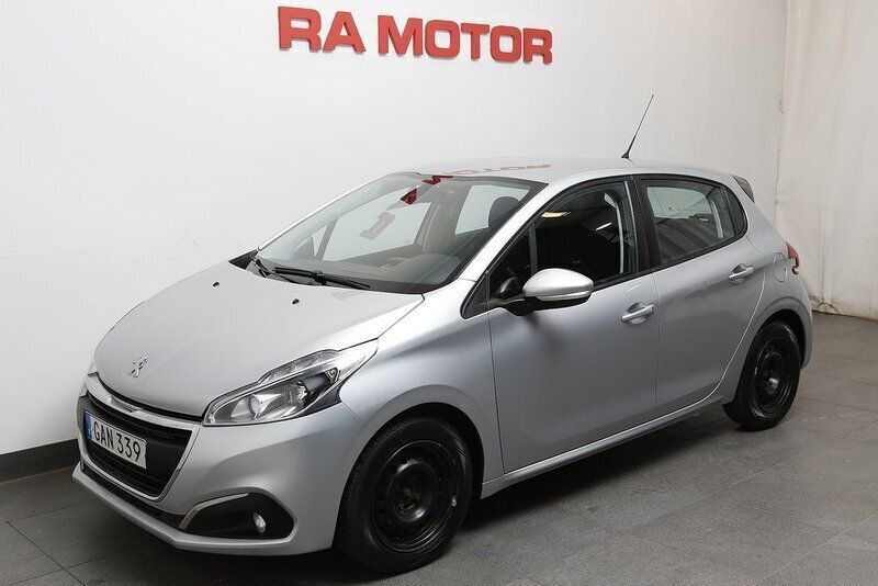 Ljusgrå Begagnad 2017 Peugeot 208 Active Halvkombi | 109 800 kr (Marknadspris) - Bild 1/3