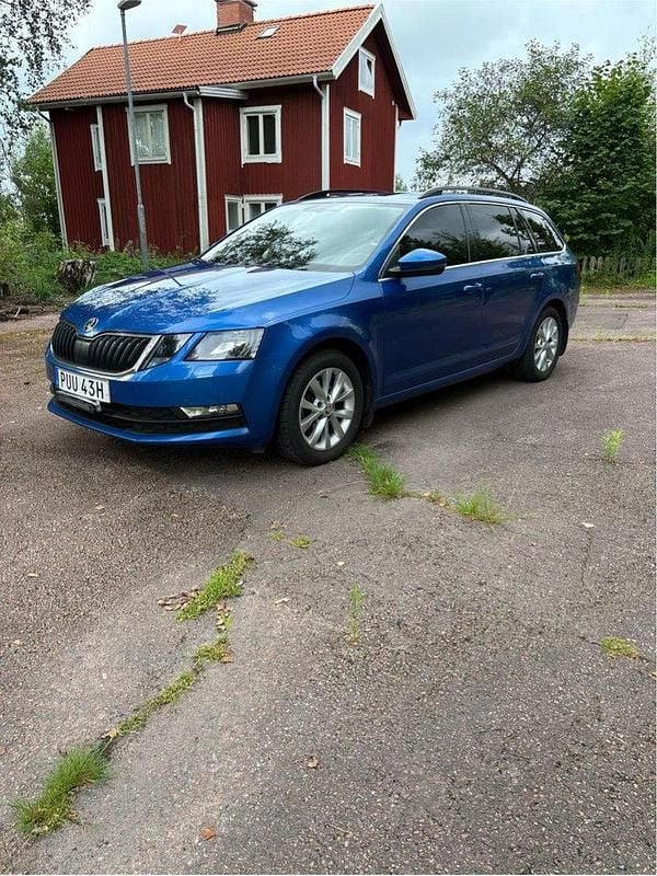 Blå Begagnad 2020 Skoda Octavia Ambition Kombi | 163 000 kr (Bra pris) - Bild 1/4