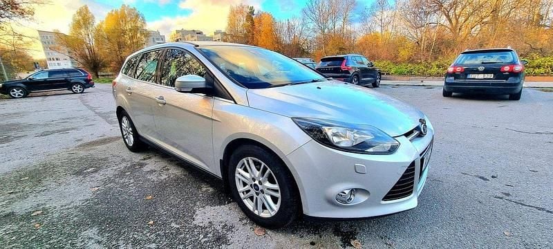 Grå Begagnad 2014 Ford Focus Titanium Kombi | 43 000 kr (Bra pris) - Bild 1/4